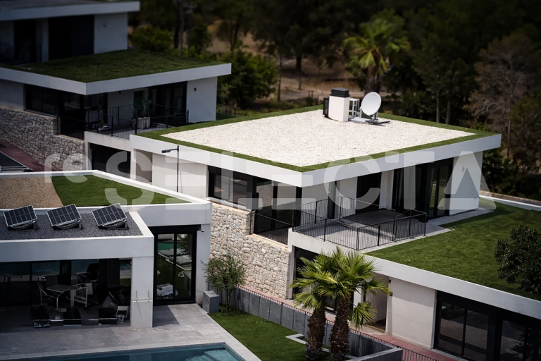 Modern home with basement, terraces and private garden in Polop, Alicante