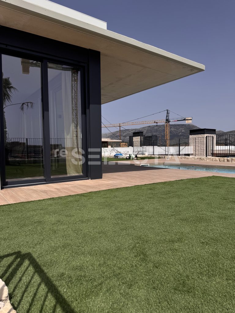 Modern villa in Polop with sea views