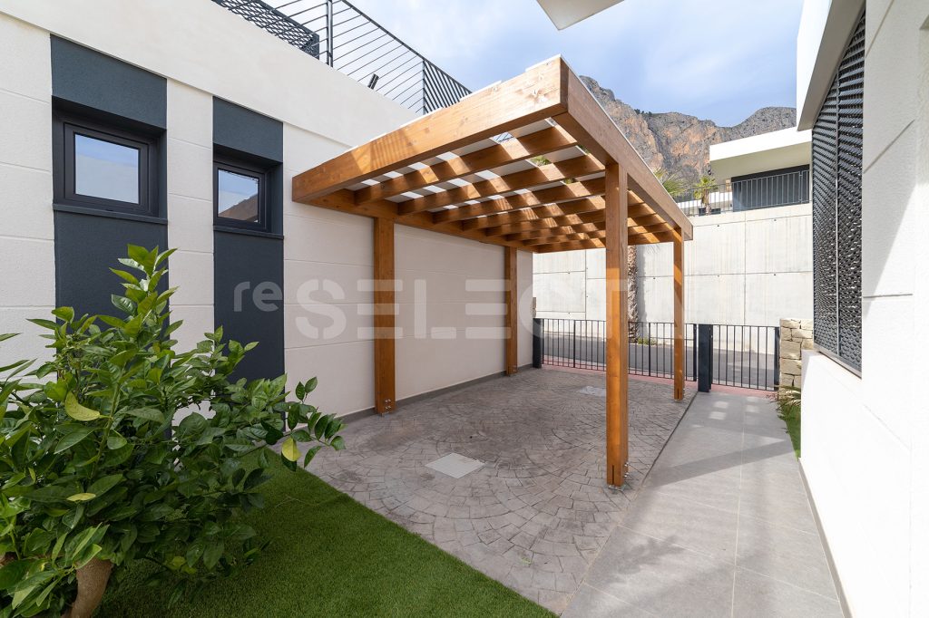 Modern home with basement, terraces and private garden