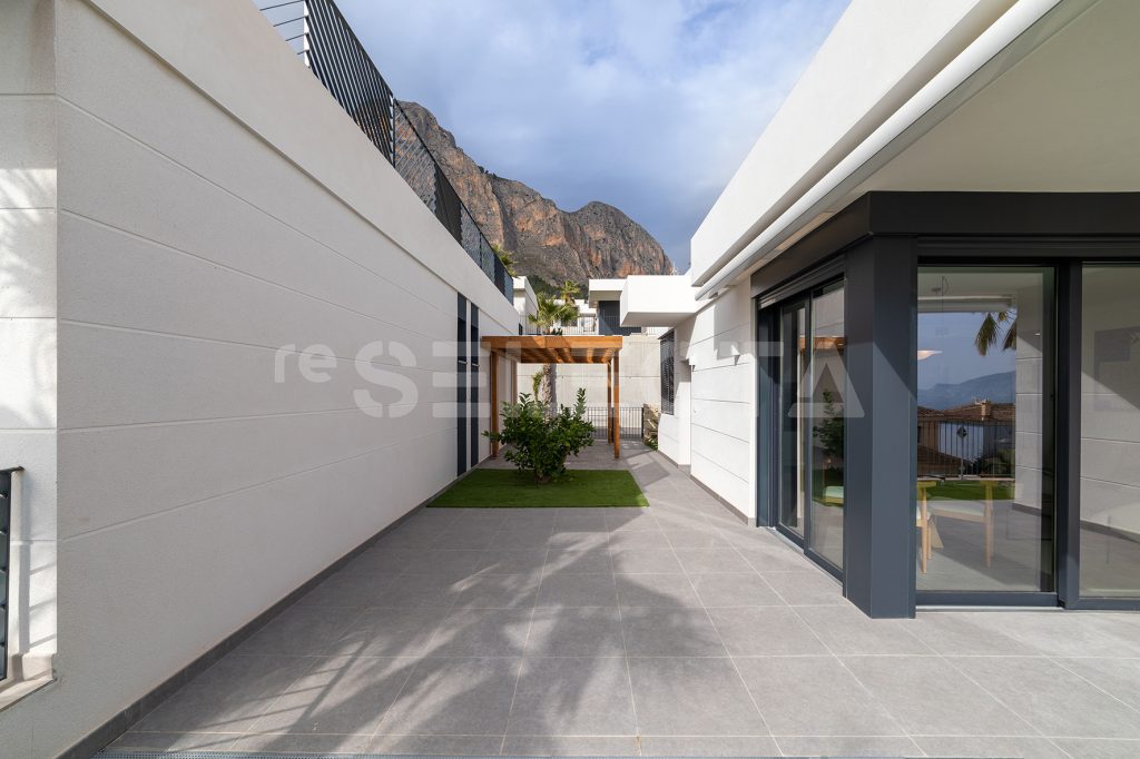 Modern home with basement, terraces and private garden