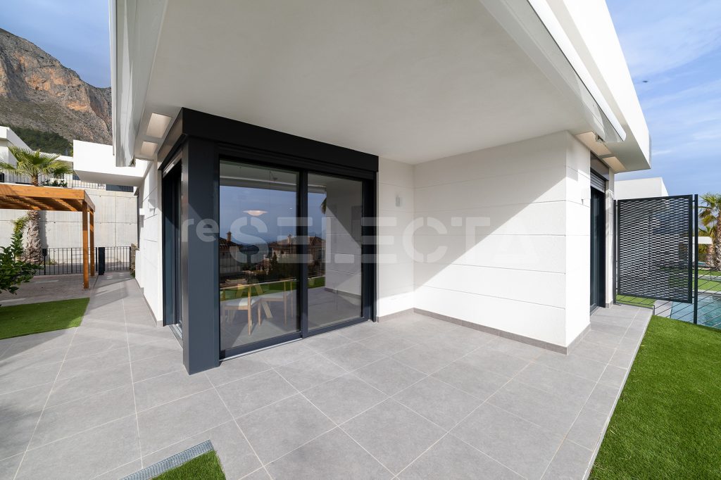 Modern home with basement, terraces and private garden