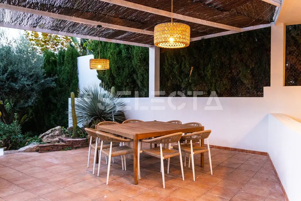 Luxury Villa for Sale in Altea – Sea Views & Modern Design