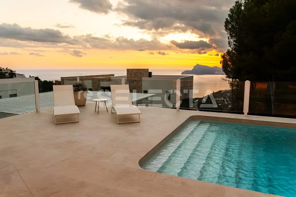 Luxury Villa for Sale in Altea – Sea Views & Modern Design