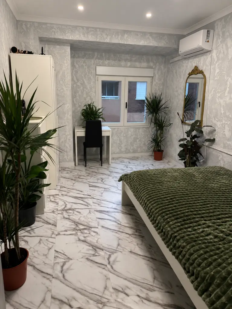 Investment Apartment Valencia Mislata | 10% ROI, 5 Bedrooms in Valencia