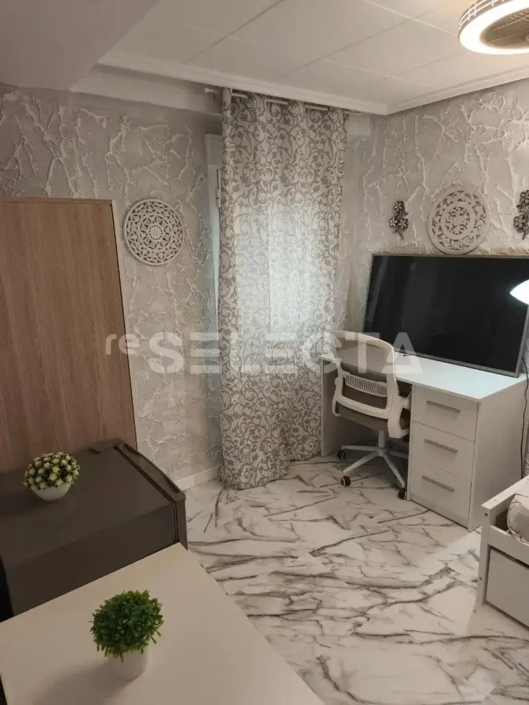 Investment Property Near Valencia | 5 Bedrooms & Rental Income