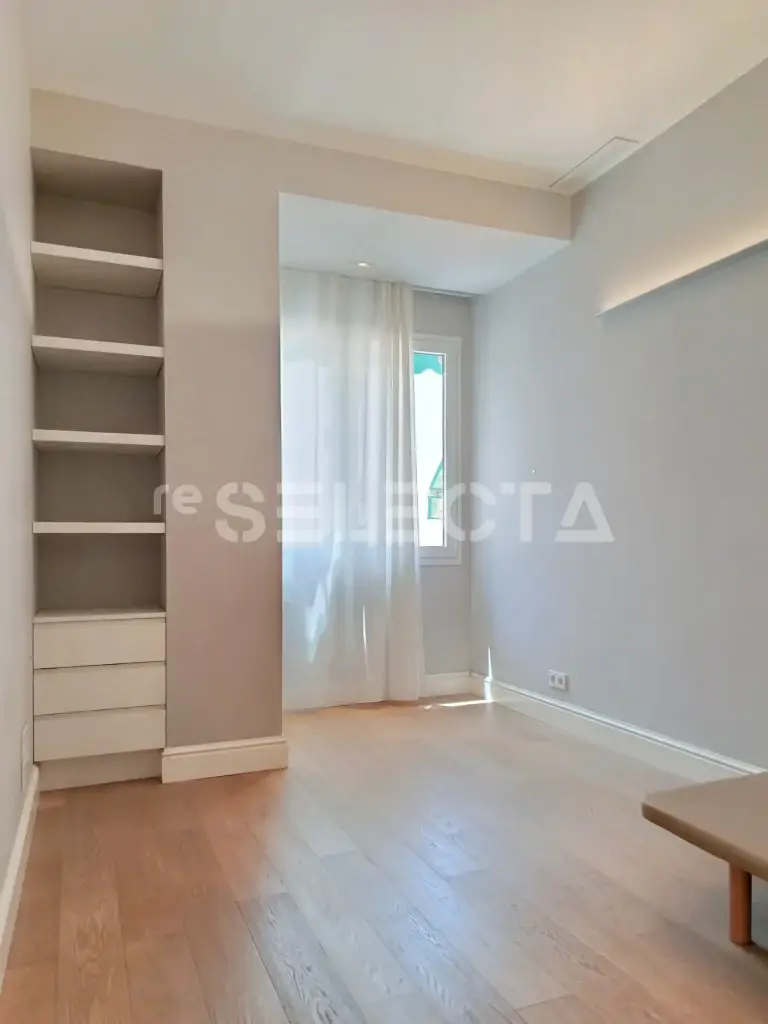 Luxury Renovated Apartment for Sale in Valencia